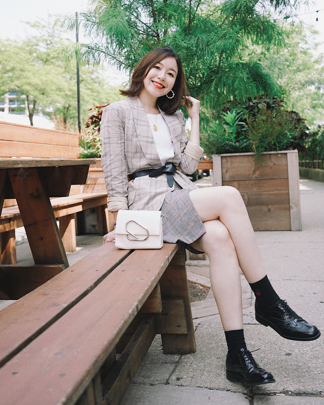 Diện mẫu blazer thắt eo này, nàng nào trông cũng sẽ thon gọn hơn và ra dáng chuẩn quý cô thanh lịch