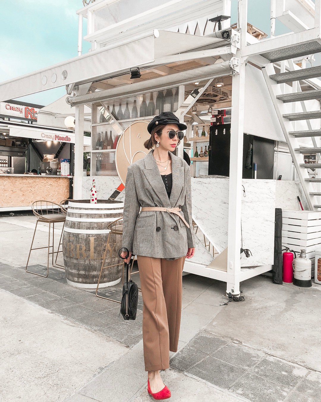 Diện mẫu blazer thắt eo này, nàng nào trông cũng sẽ thon gọn hơn và ra dáng chuẩn quý cô thanh lịch