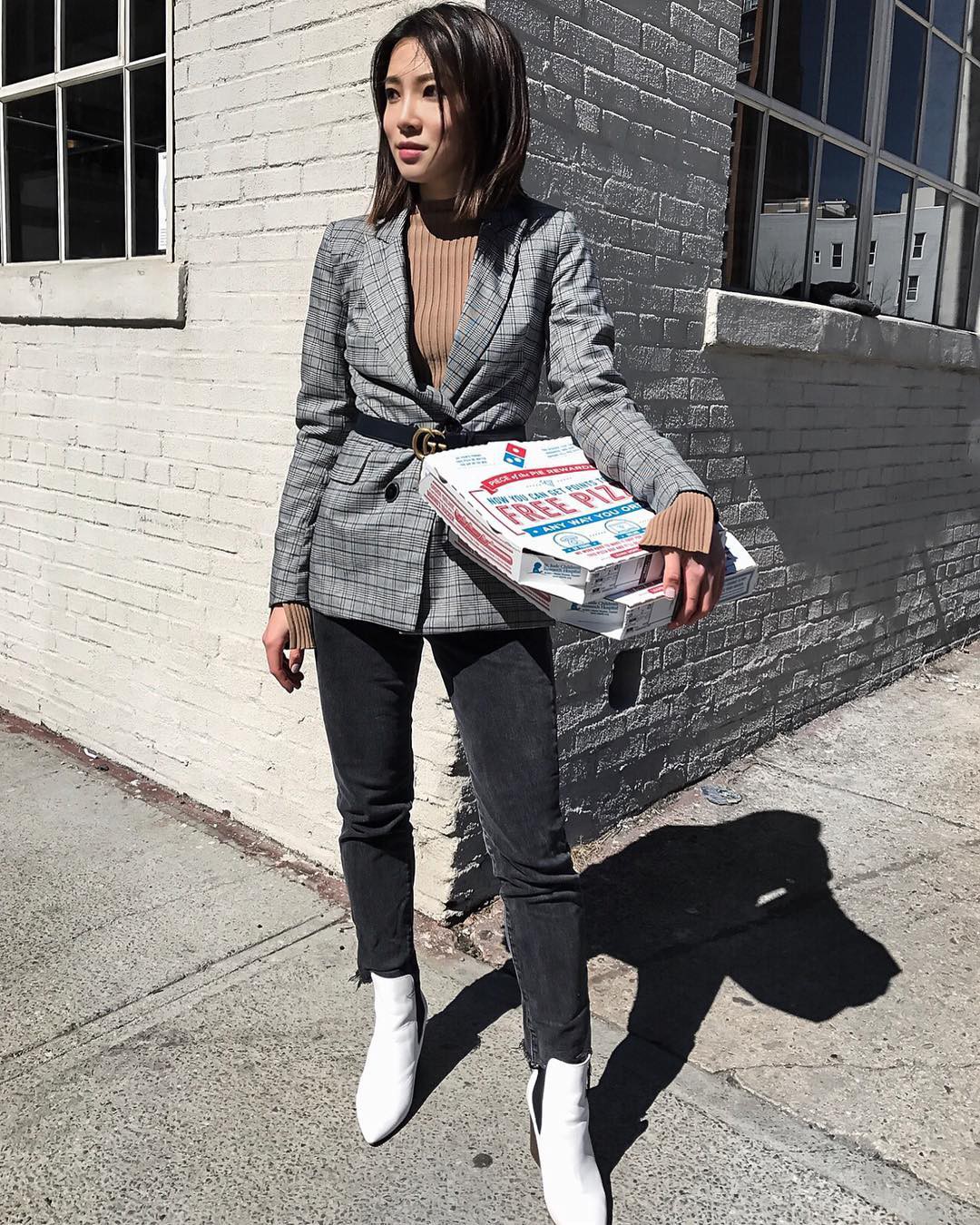 Diện mẫu blazer thắt eo này, nàng nào trông cũng sẽ thon gọn hơn và ra dáng chuẩn quý cô thanh lịch