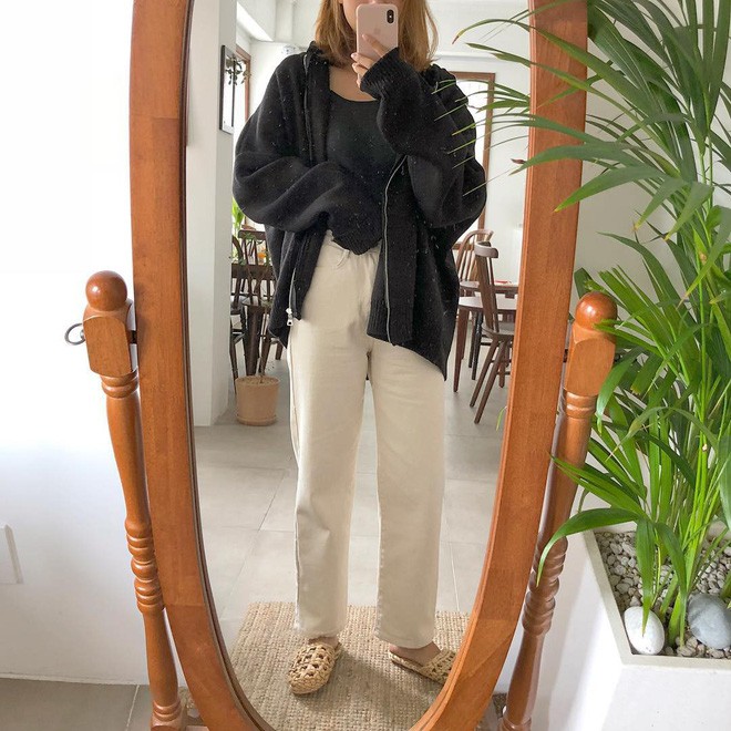 Không phải jeans xanh hay đen, quần jeans trắng mới là item chiếm ngôi vương mùa Thu Đông năm nay