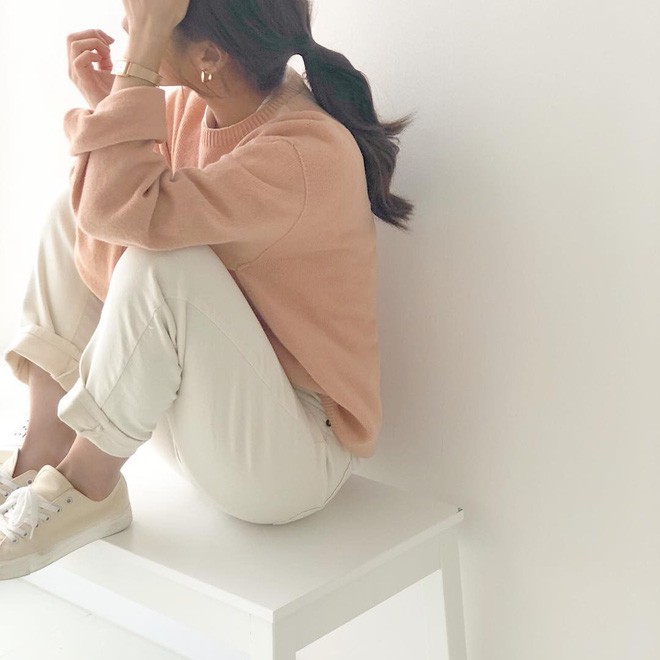 Không phải jeans xanh hay đen, quần jeans trắng mới là item chiếm ngôi vương mùa Thu Đông năm nay