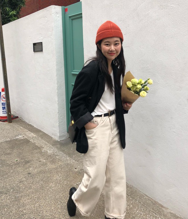 Không phải jeans xanh hay đen, quần jeans trắng mới là item chiếm ngôi vương mùa Thu Đông năm nay