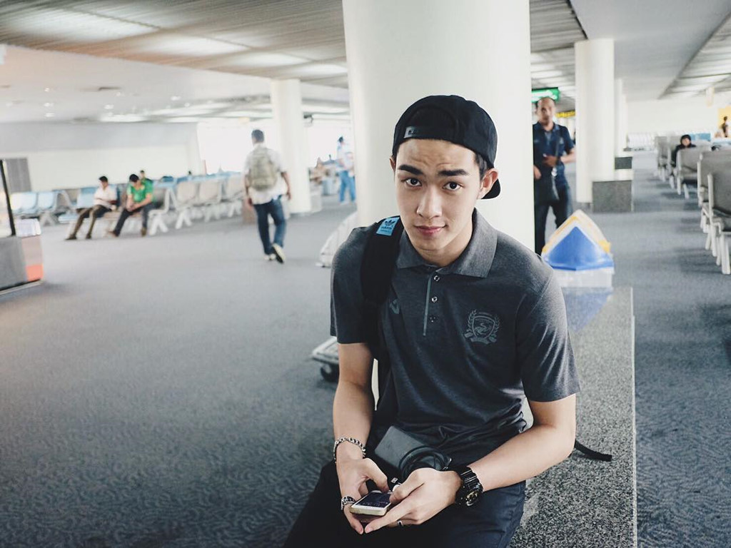 Thủ môn Thái Lan được gọi là nam thần sân cỏ vì đẹp trai, cao 1,82 m