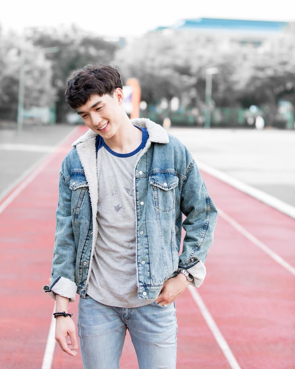 Thủ môn Thái Lan được gọi là nam thần sân cỏ vì đẹp trai, cao 1,82 m