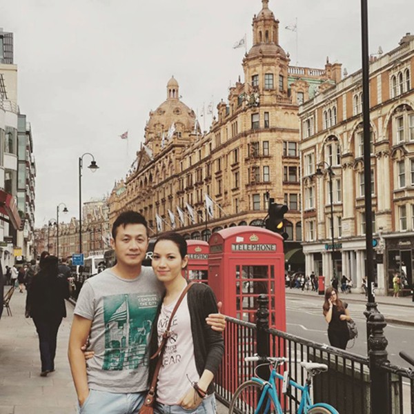 Vợ kém 14 tuổi xinh đẹp của MC Anh Tuấn: Cuộc sống sang chảnh, đi khắp thế giới