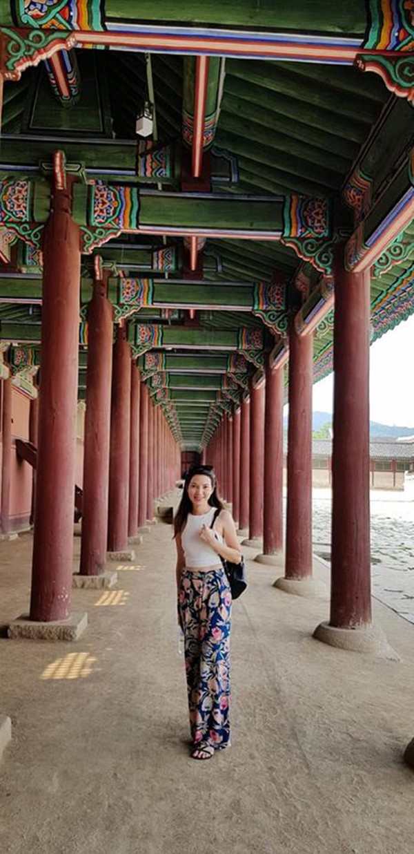 Vợ kém 14 tuổi xinh đẹp của MC Anh Tuấn: Cuộc sống sang chảnh, đi khắp thế giới