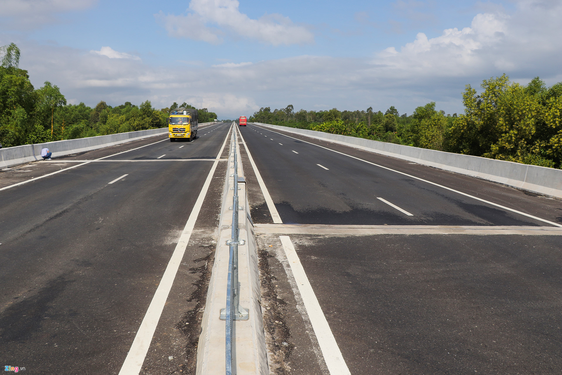 Phát hiện thêm nhiều cầu trên cao tốc 34.500 tỷ bị nứt, thấm nước