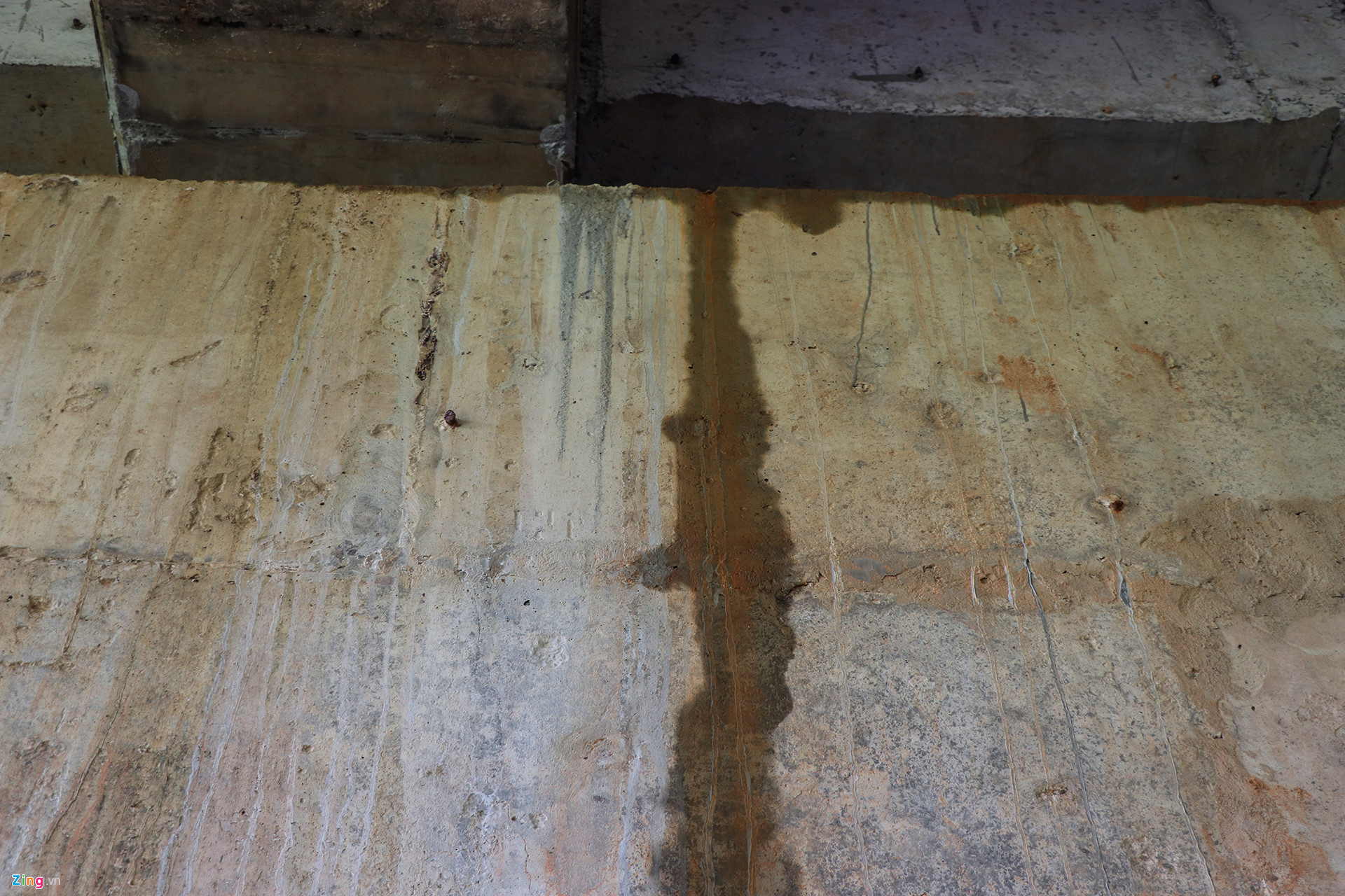 Phát hiện thêm nhiều cầu trên cao tốc 34.500 tỷ bị nứt, thấm nước