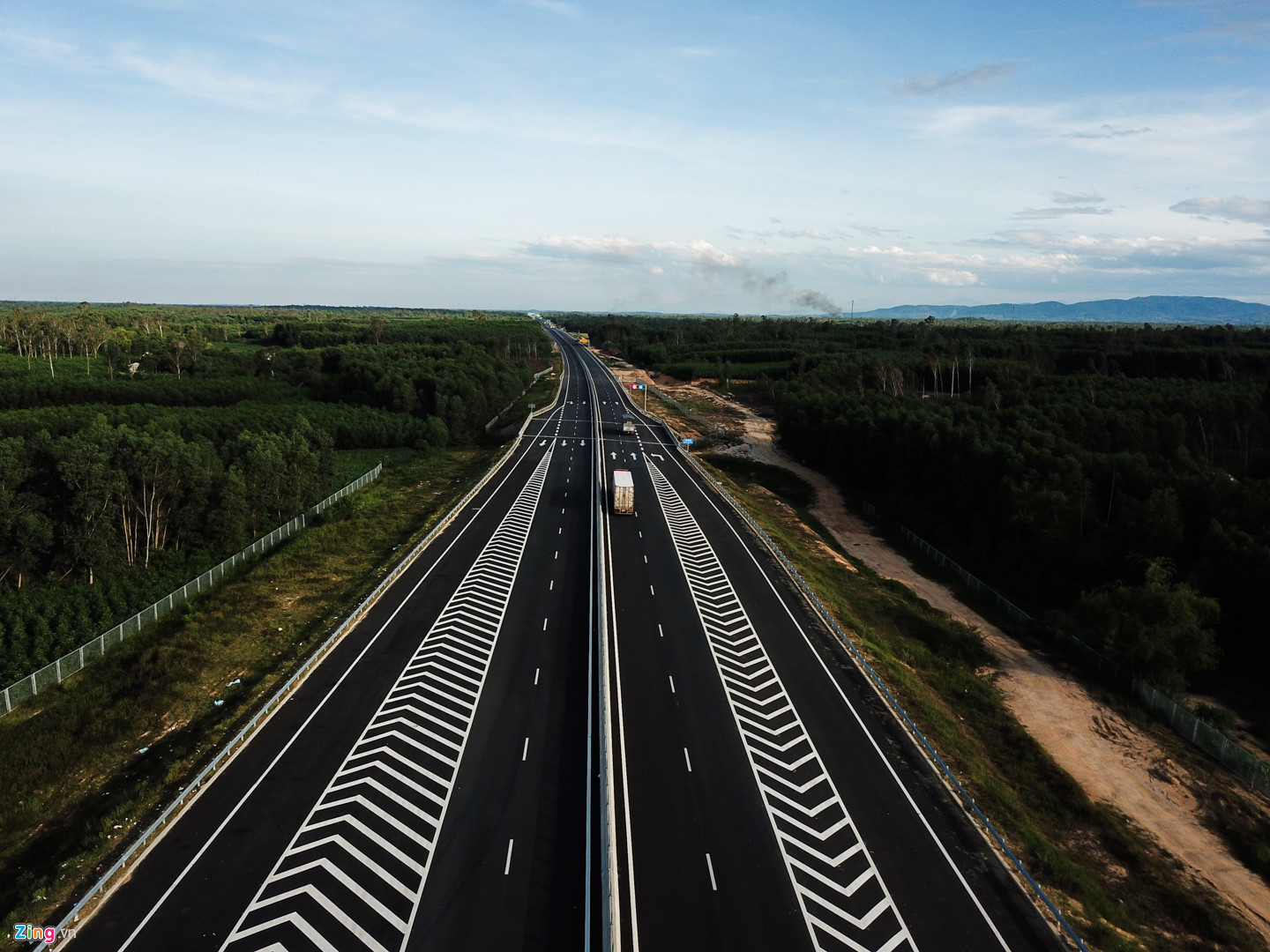 Phát hiện thêm nhiều cầu trên cao tốc 34.500 tỷ bị nứt, thấm nước