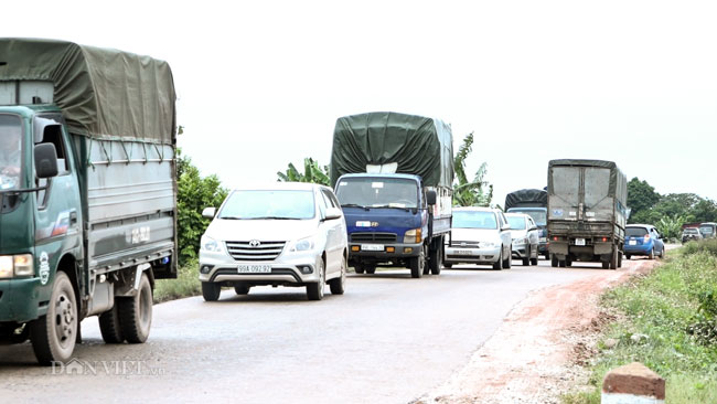 Đê tả sông Đuống oằn mình gánh hàng ngàn lượt xe tránh trạm BOT