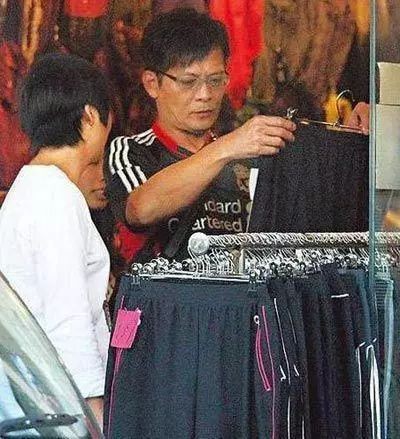 Cuộc sống của Kiều Phong lừng lẫy Thiên Long Bát Bộ: Bán hàng rong, diễn hội chợ kiếm tiền nuôi vợ