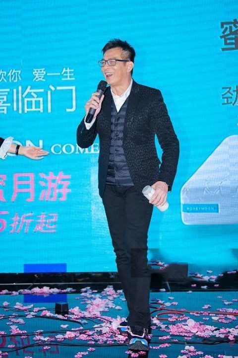 Cuộc sống của Kiều Phong lừng lẫy Thiên Long Bát Bộ: Bán hàng rong, diễn hội chợ kiếm tiền nuôi vợ