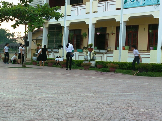 Nam giáo viên mang dao xông vào trường đánh 2 nữ giáo viên bị thương