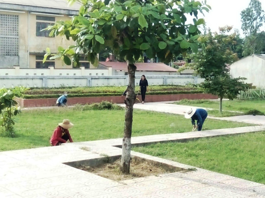 Nam giáo viên mang dao xông vào trường đánh 2 nữ giáo viên bị thương