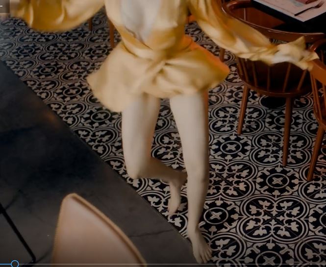 Không chỉ tiêu đề, Như Lời Đồn còn gây tranh cãi vì MV phản cảm