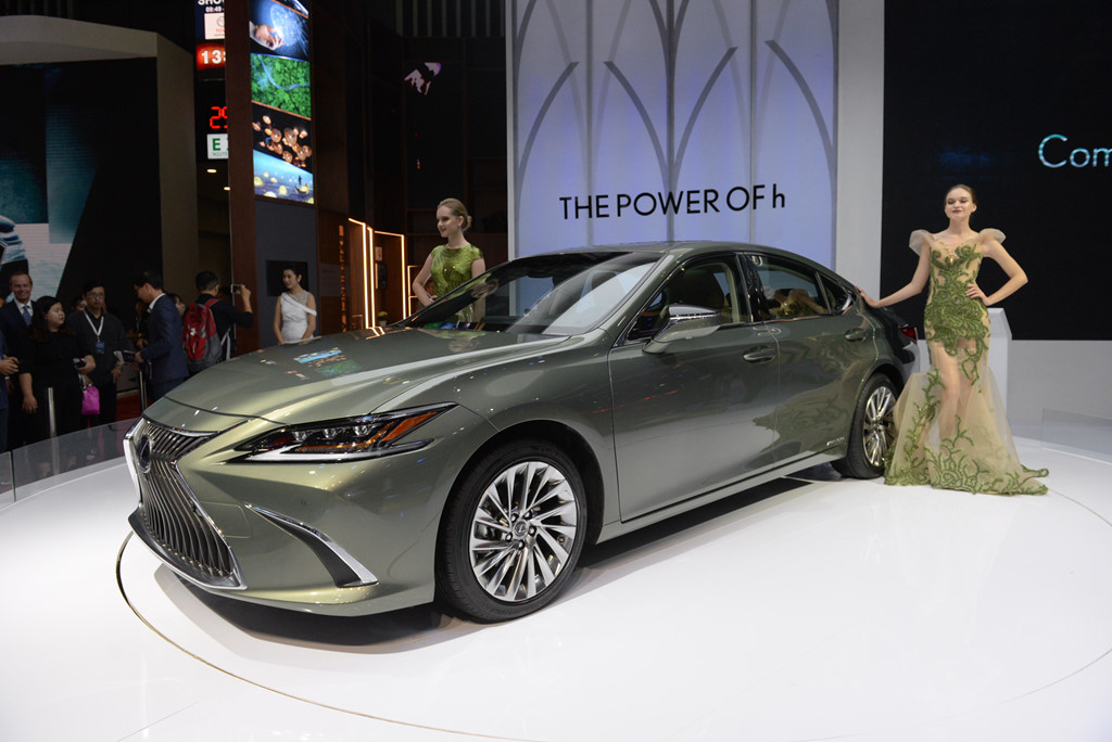 Lexus ES 2019 ra mắt tại VN - đối thủ của BMW 5-Series và Audi A6