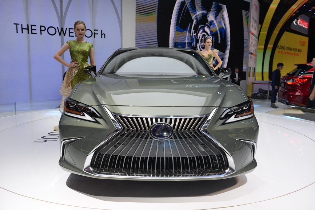 Lexus ES 2019 ra mắt tại VN - đối thủ của BMW 5-Series và Audi A6