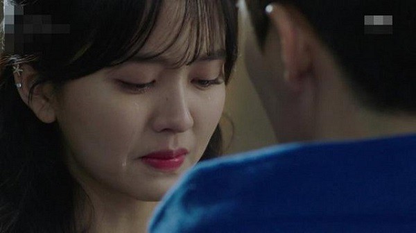 Người cũ của vợ tới tận nhà đòi đứa con vợ mới sinh, chồng vẫn bênh vợ chằm chặp và bí mật phía sau