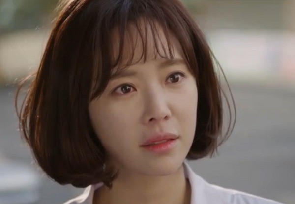 Cô gái trẻ chuẩn bị làm đám cưới thì mẹ bạn trai cũ xuất hiện và tiết lộ một bí mật đau xót