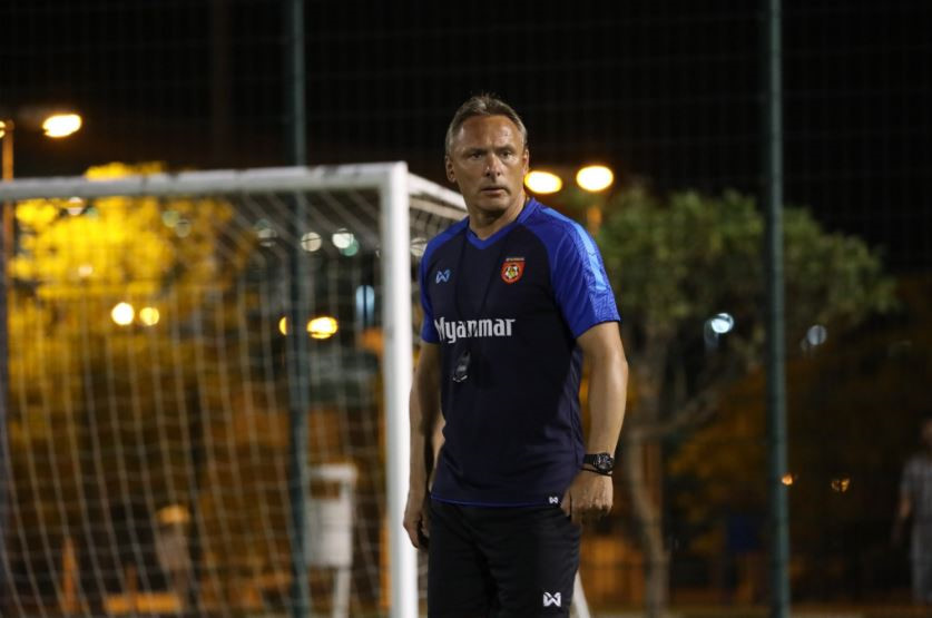 Park Hang-seo nổi trội giữa dàn huấn luyện viên ở bảng A AFF Cup