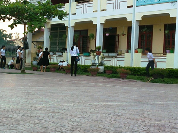 Nam giáo viên mang dao xông vào trường đánh 2 nữ giáo viên bị thương