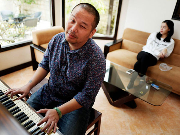 Trước khi công khai ly hôn, Quang Huy từng ám chỉ về một người vợ phản bội, toan tính, làm tổn thương mình?