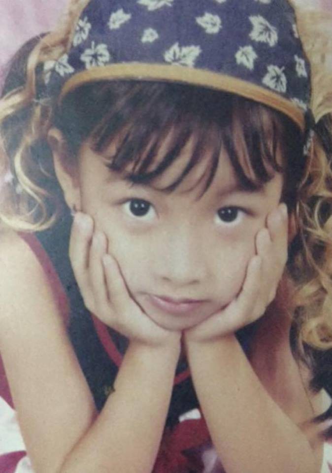 Khoe ảnh lột xác so với thời thơ ấu, nữ sinh 15 tuổi nói mình vẫn chưa dậy thì xong