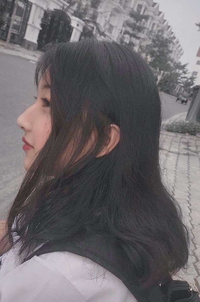 Khoe ảnh lột xác so với thời thơ ấu, nữ sinh 15 tuổi nói mình vẫn chưa dậy thì xong