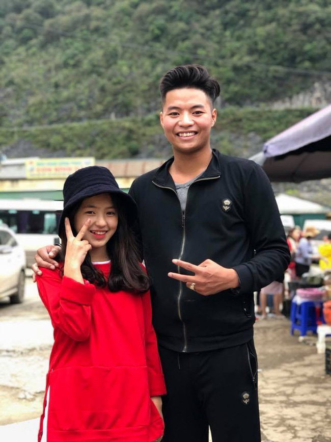 Em gái bán lê ở Hà Giang bất ngờ nổi tiếng mạng xã hội, phượt thủ nào đi ngang cũng muốn chụp ảnh chung