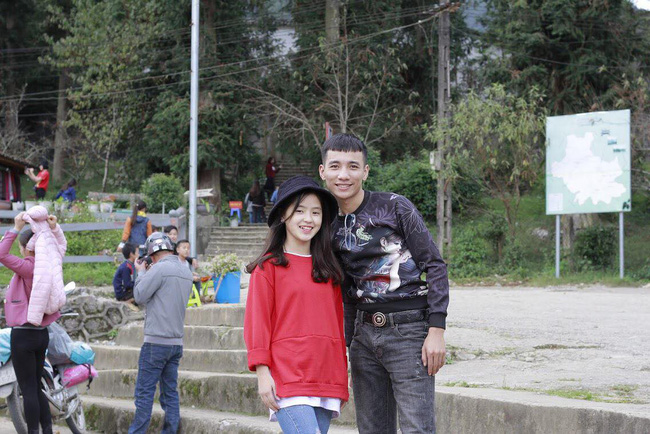 Em gái bán lê ở Hà Giang bất ngờ nổi tiếng mạng xã hội, phượt thủ nào đi ngang cũng muốn chụp ảnh chung