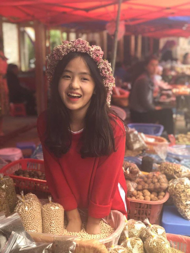 Em gái bán lê ở Hà Giang bất ngờ nổi tiếng mạng xã hội, phượt thủ nào đi ngang cũng muốn chụp ảnh chung