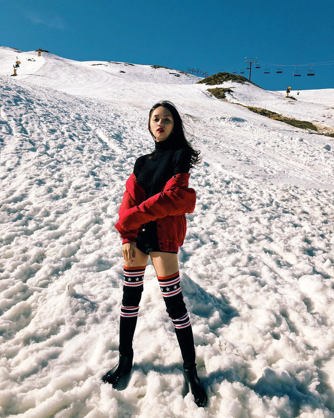 Không thể đùa với thần thái Hoa hậu: Chỉ diện áo 400k mà Hương Giang vẫn được khen đẹp ngút trời