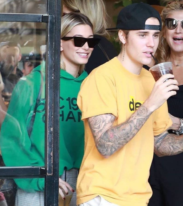 Justin Bieber đã trở lại: Sạch sẽ, bảnh bao, mỗi tội quên kéo khoá quần