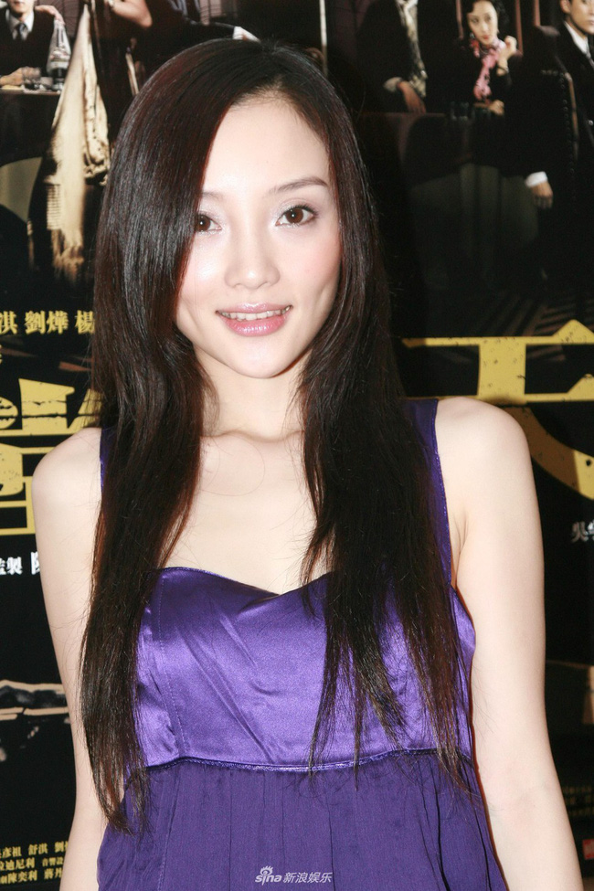 Cư dân mạng bất ngờ xôn xao hình ảnh của Lý Tiểu Lộ thời trước khi phẫu thuật thẩm mỹ