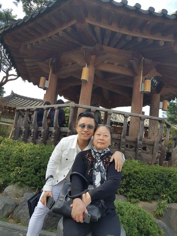 Mẹ ca sĩ Tuấn Hưng: Hưng đang bị kiệt quệ nên tôi sẽ bán nhà để hỗ trợ con