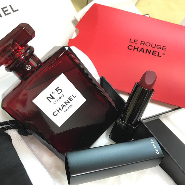 5 màu son đẹp mê tơi với chất son xuất sắc đang khiến các cô nàng bấn loạn nhất thời điểm này