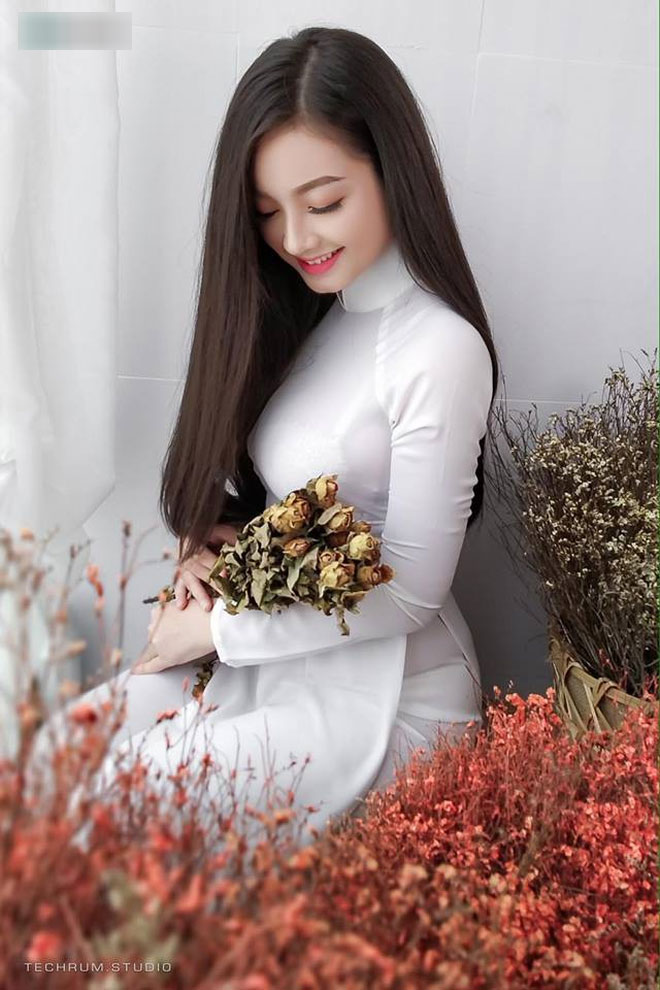 Cô gái được mệnh danh Thiên thần áo dài đáp trả dân mạng sau cáo buộc sửa nát mặt