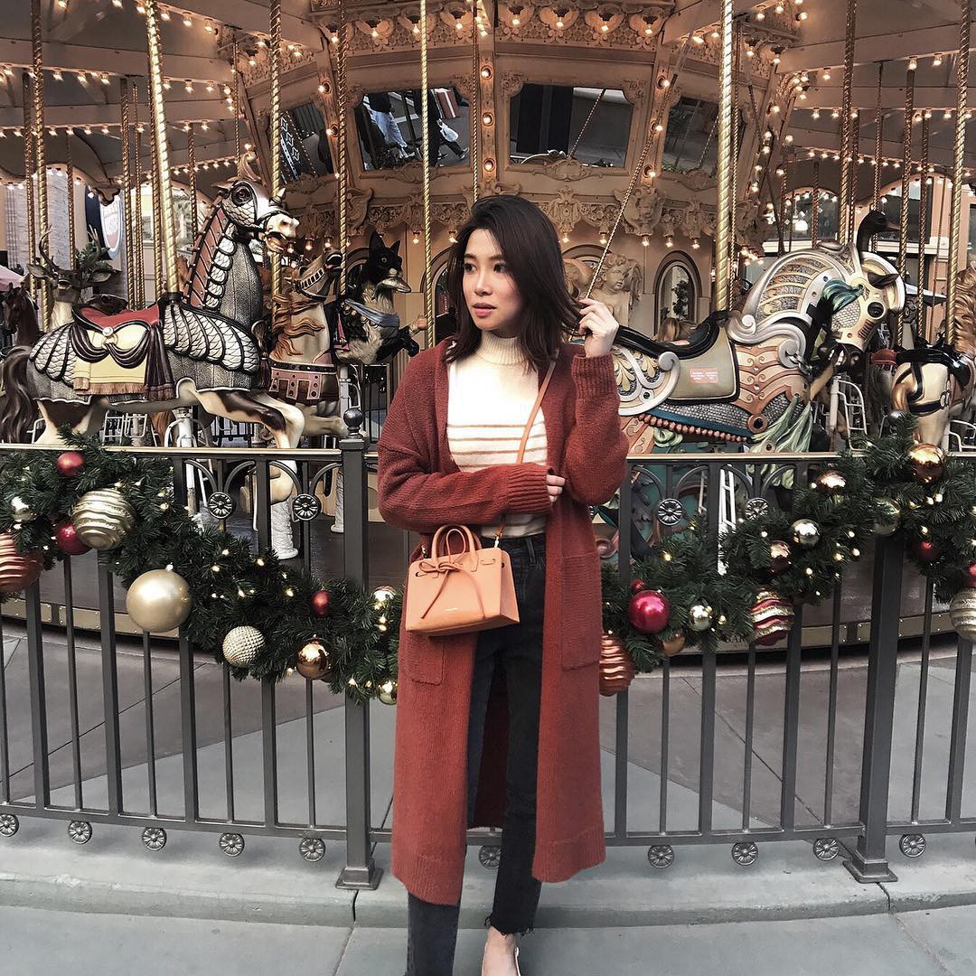 Áo khoác cardigan rất xinh và trendy nhưng để diện không bị luộm thuộm, dìm dáng thì các nàng cần nhớ 3 tips sau