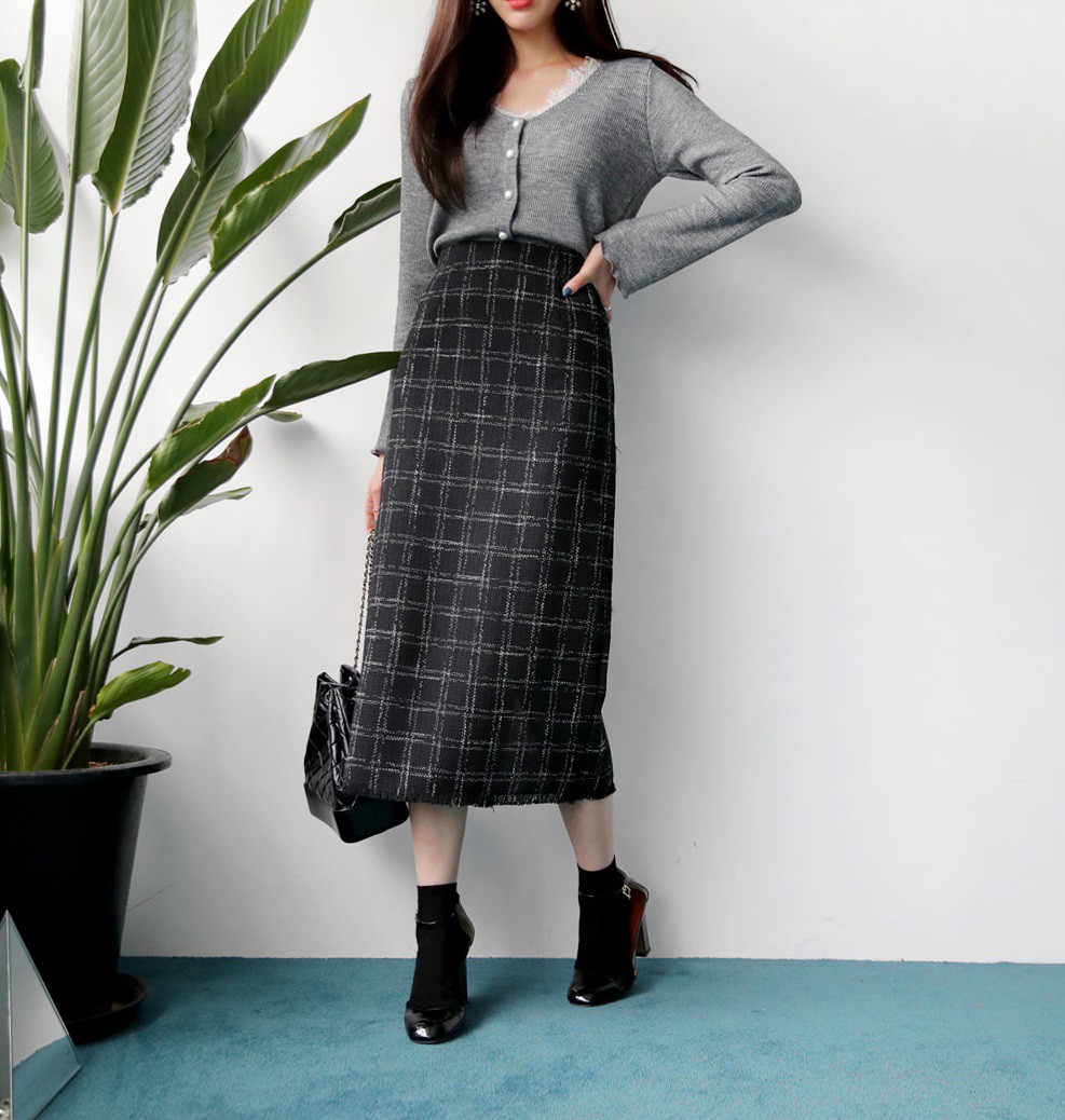 Áo khoác cardigan rất xinh và trendy nhưng để diện không bị luộm thuộm, dìm dáng thì các nàng cần nhớ 3 tips sau