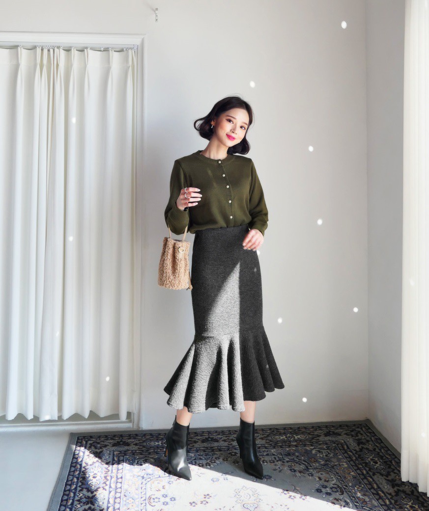 Áo khoác cardigan rất xinh và trendy nhưng để diện không bị luộm thuộm, dìm dáng thì các nàng cần nhớ 3 tips sau