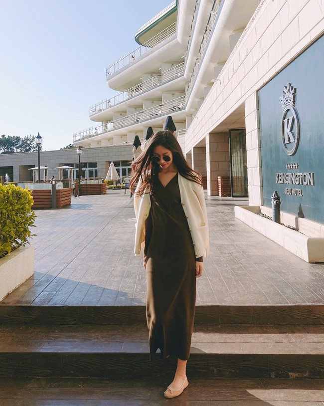 Áo khoác cardigan rất xinh và trendy nhưng để diện không bị luộm thuộm, dìm dáng thì các nàng cần nhớ 3 tips sau