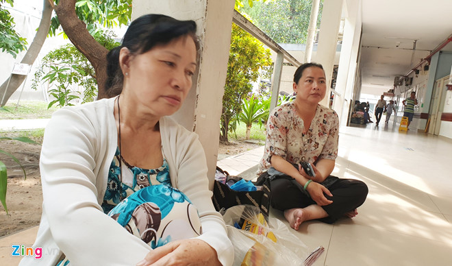 Cả xóm khóc thương người mẹ bị xe BMW tông chết ở Hàng Xanh