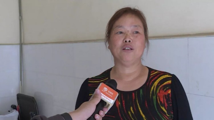 Bị người phụ nữ truy đuổi suốt 2 km, tên trộm chắp tay xin tha vì không thở được nữa rồi