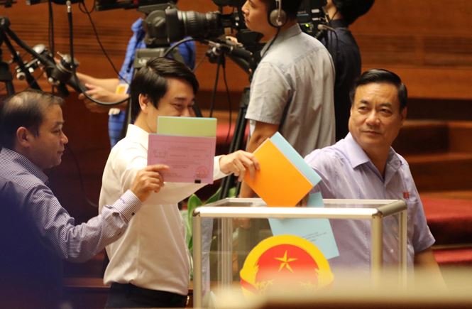 Quốc hội đang lấy phiếu tín nhiệm 48 chức danh