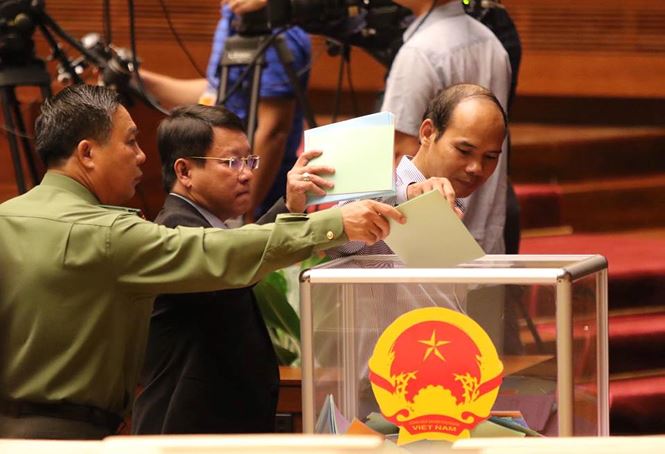 Quốc hội đang lấy phiếu tín nhiệm 48 chức danh