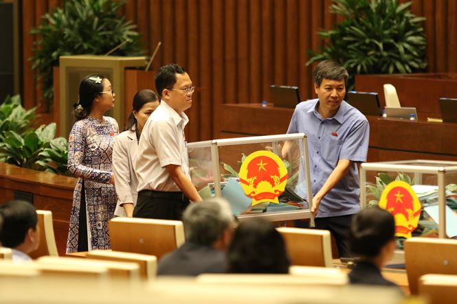 Quốc hội đang lấy phiếu tín nhiệm 48 chức danh