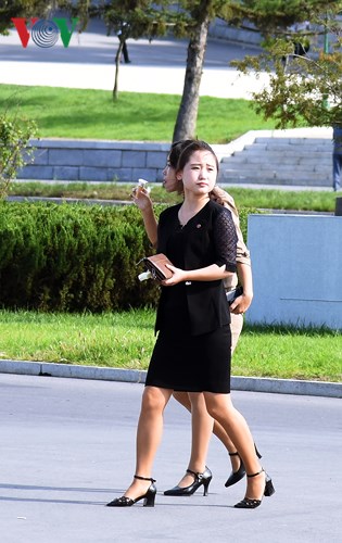 Vẻ đẹp yêu kiều của phụ nữ Triều Tiên trên đường phố Bình Nhưỡng
