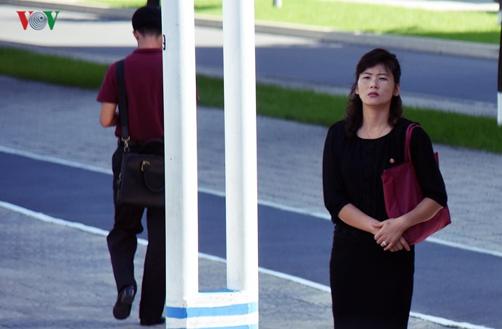 Vẻ đẹp yêu kiều của phụ nữ Triều Tiên trên đường phố Bình Nhưỡng