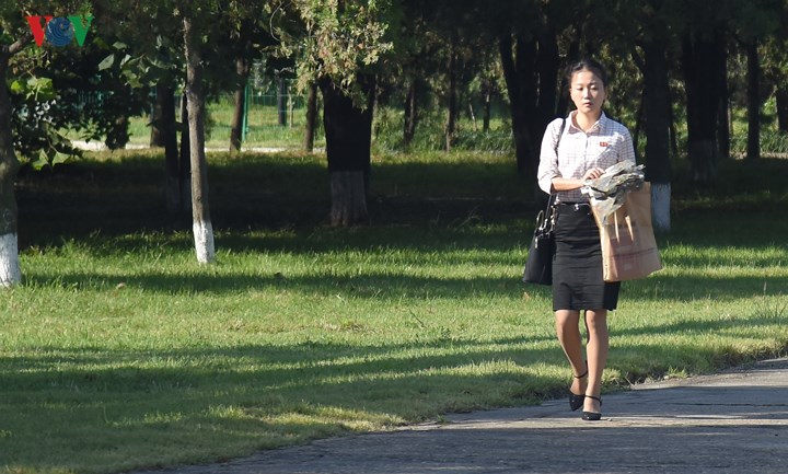 Vẻ đẹp yêu kiều của phụ nữ Triều Tiên trên đường phố Bình Nhưỡng