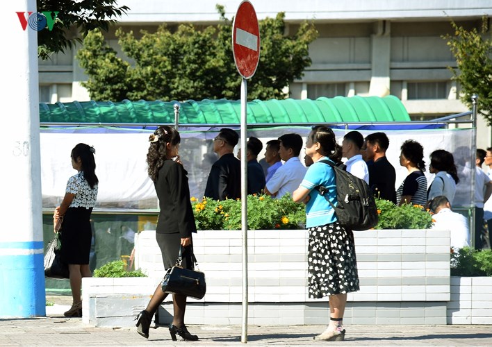 Vẻ đẹp yêu kiều của phụ nữ Triều Tiên trên đường phố Bình Nhưỡng